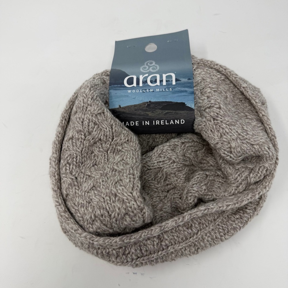 Aran Woollen Mills NWT Supersoft Cable Knit Infinity Scarf Beige Women One Size